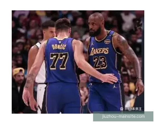 里夫斯谈艾顿与海斯挡拆风格各异 选择正确是关键